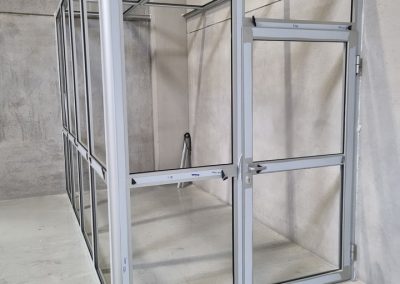 Izrada ureda u hali – ALU stijene, sigurnosno staklo, zatvoreno panelom – Varaždin