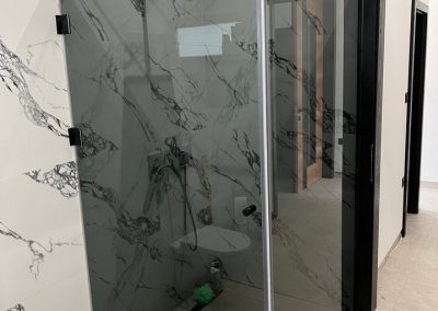 Montaža staklenih ograda i tuš kabina – Novalja