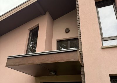 Oblačenje podesta iznad ulaza ALU pločama s pripremom, montažom i završnom obradom spojeva