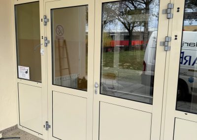 Zamjena ALU dvokrilnih vrata novim, s Panik okovom, kontrolom pristupa i tipkovnicom za otvaranje