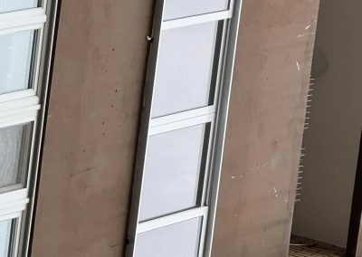 Zatvaranje balkona na 8. katu – ALU klizna stijena spojena u kut sa ALU fiksnom stijenom